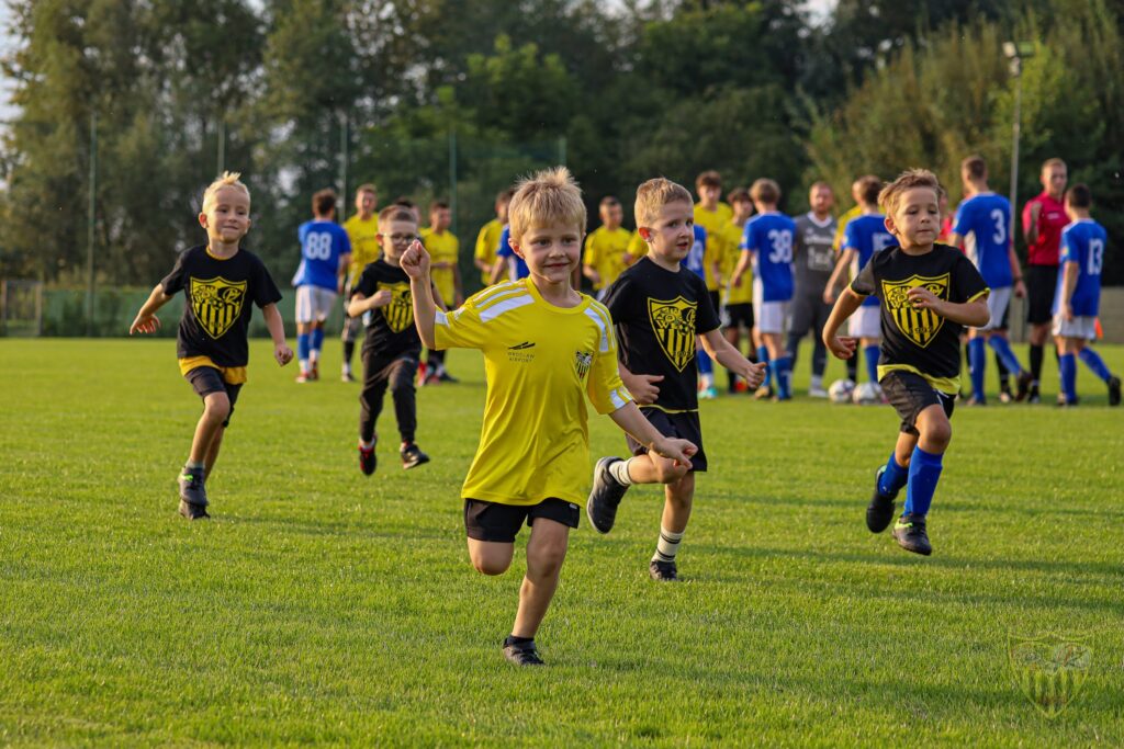 Dzieci podczas meczu